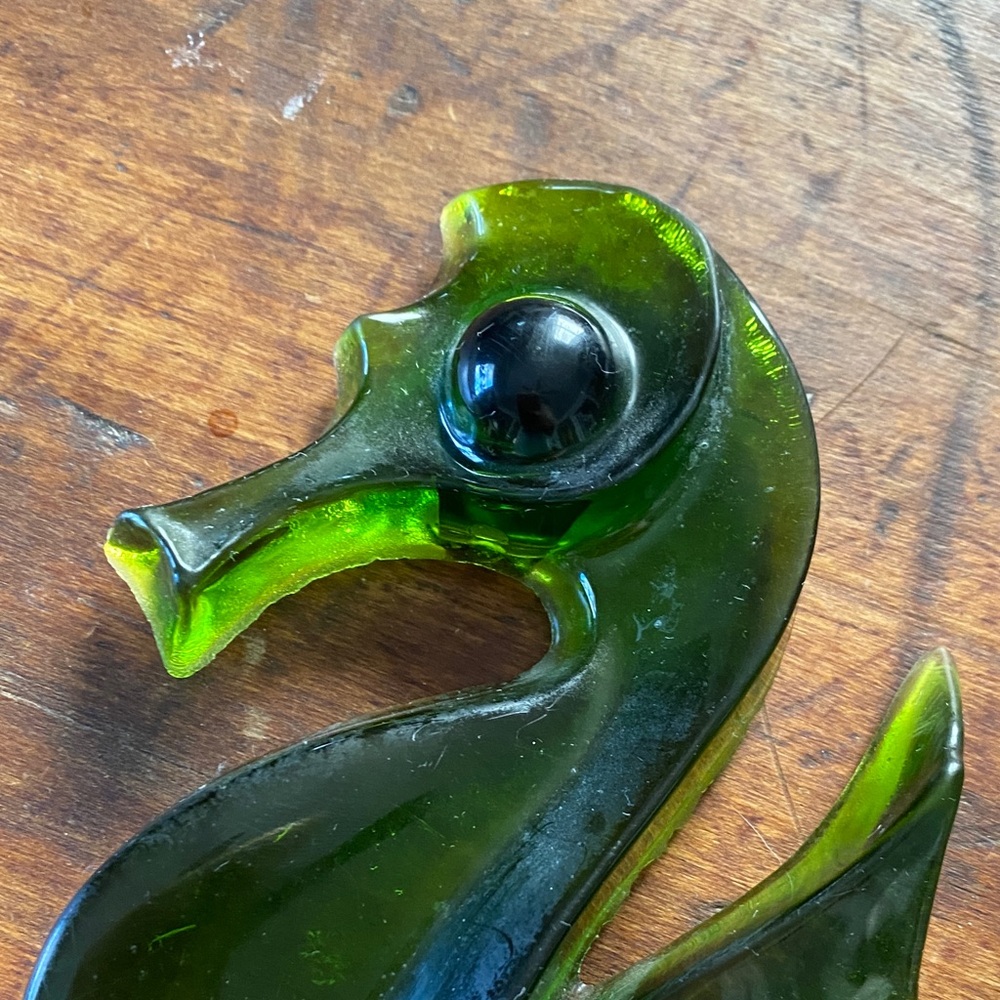 Vintage Mid Century Lucite or Acrylic Green Seahorse Wall Decor - Picture 2 of 9